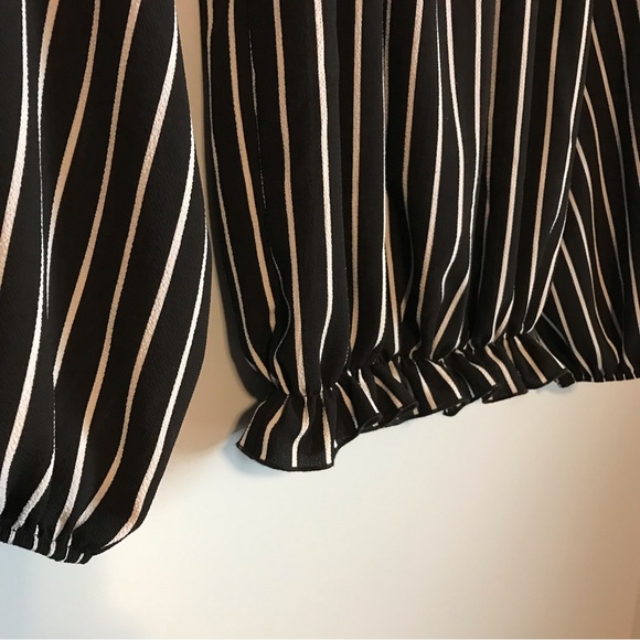2 for $20 Frankie & Missy Black & White Flowy Blouse Medium - Picture 3 of 6